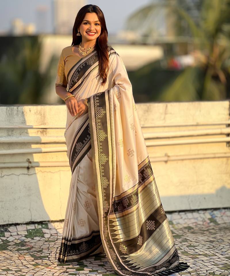 Cream border traditional butti & geometric zari work rich woven pallu design