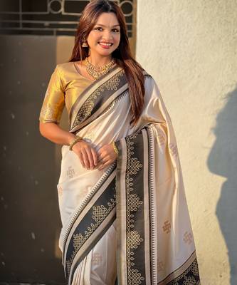 Cream border traditional butti & geometric zari work rich woven pallu design 4