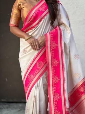 Off white border traditional butti & geometric zari work rich woven pallu design 5