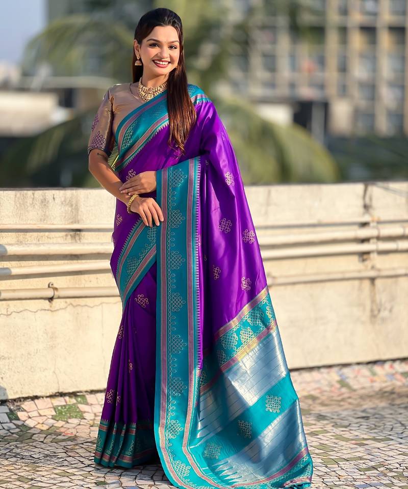 Purple border traditional butti & geometric zari work rich woven pallu design