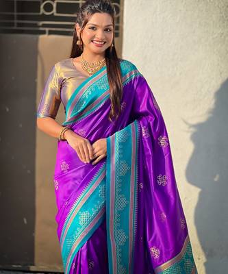 Purple border traditional butti & geometric zari work rich woven pallu design 4