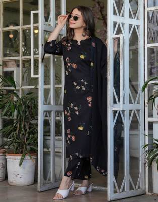  black floral printed kurta set 1