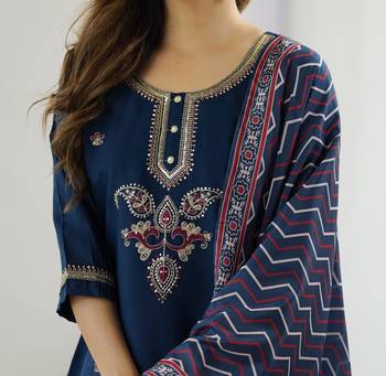 Navy blue embroidered kurta set with dupatta 2
