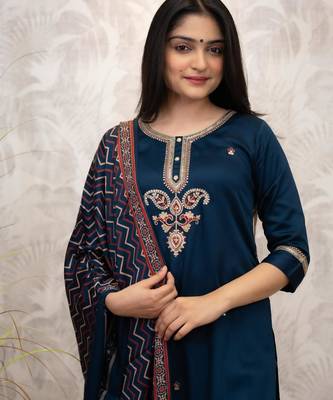 Navy blue embroidered kurta set with dupatta 3