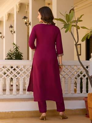 maroon embroidered kurta set 2