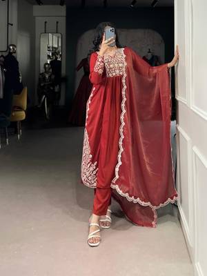 red  embroidered kurta set 1