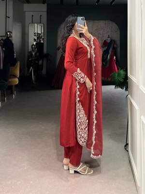 red  embroidered kurta set 4