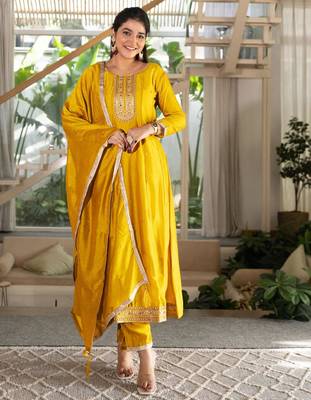 yellow embroidered kurta set 4