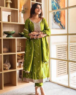 olive embroidered kurta set 1