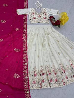 Off-white Lehenga with Pink Dupatta 2