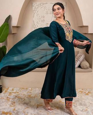 Teal-green embroidered kurta set 1