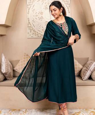 Teal-green embroidered kurta set 2