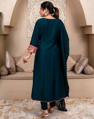 Teal-green embroidered kurta set 4
