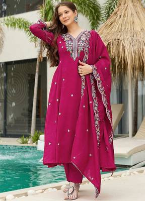 rani-pink embroidered kurta set 2