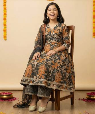 Girl's cotton blend printed angrakha kurta palazzo with dupatta set 3