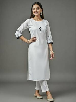 Maroon embroidered rayon kurta set 2
