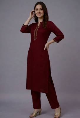 Maroon embroidered rayon kurta set 2