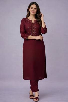 Maroon embroidered rayon kurta set 3