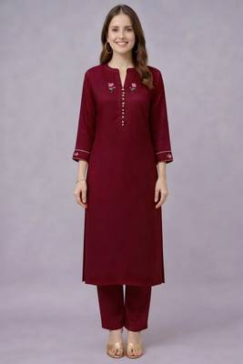 Maroon embroidered rayon kurta set 2