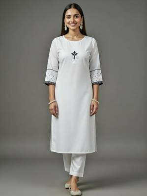 Maroon embroidered rayon kurta set 3