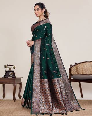 Green floral jacquard banarasi saree with blouse 3