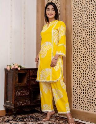 Women Yellow Printed Kurta Pant Set | Stylish Straight Kurti with Palazzo Set |  Ethnic Wear for Women  2