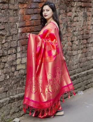 Pink silk blend banarasi saree with unstitched blouse piece 2