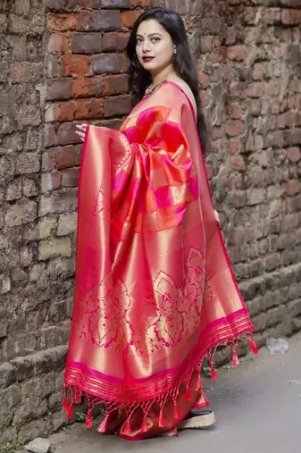 Pink silk blend banarasi saree with unstitched blouse piece