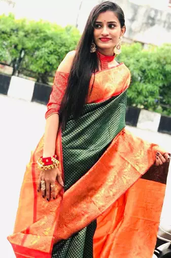 Green red silk blend banarasi saree with unstitched blouse piece