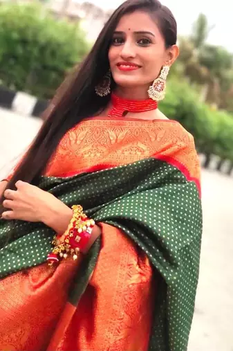 Green red silk blend banarasi saree with unstitched blouse piece