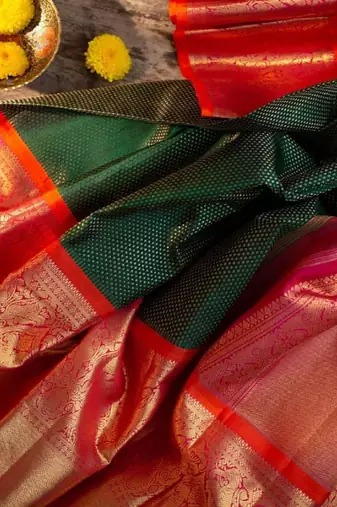 Green red silk blend banarasi saree with unstitched blouse piece