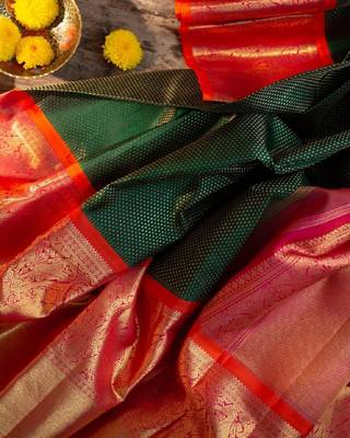 Green red silk blend banarasi saree with unstitched blouse piece 5