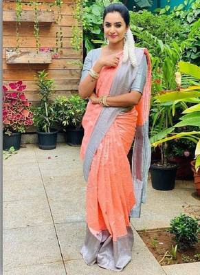 Peach grey silk blend banarasi saree with unstitched blouse piece 2