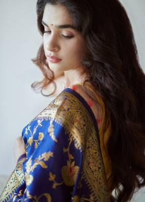 Blue silk blend banarasi saree with unstitched blouse piece 3