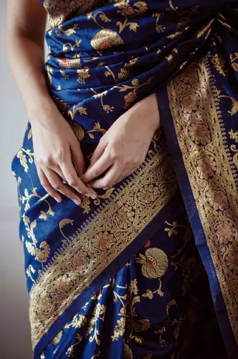 Blue silk blend banarasi saree with unstitched blouse piece