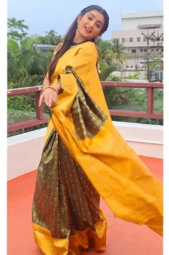 Green yellow silk blend banarasi saree with unstitched blouse piece
