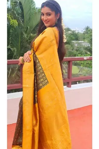 Green yellow silk blend banarasi saree with unstitched blouse piece