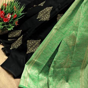 Black green silk blend banarasi saree with unstitched blouse piece 3