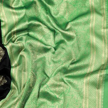Black green silk blend banarasi saree with unstitched blouse piece 5