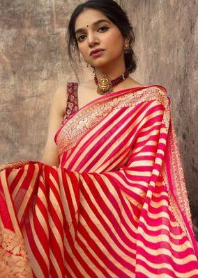 Red silk blend banarasi saree with unstitched blouse piece 2