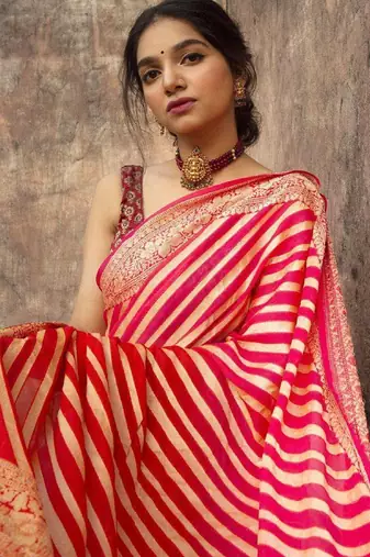 Red silk blend banarasi saree with unstitched blouse piece