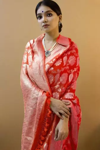 Red silk blend banarasi saree with unstitched blouse piece