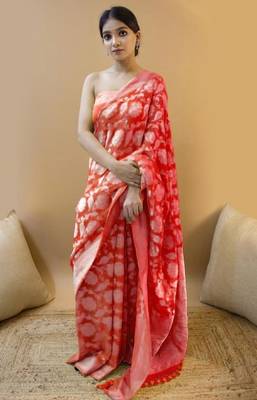 Red silk blend banarasi saree with unstitched blouse piece 3
