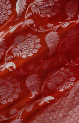 Red silk blend banarasi saree with unstitched blouse piece 4
