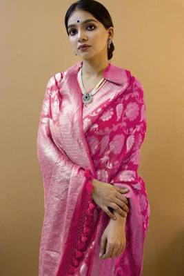 Pink silk blend banarasi saree with unstitched blouse piece 3