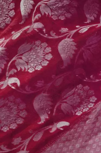Pink silk blend banarasi saree with unstitched blouse piece