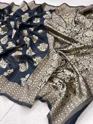 Black silk blend banarasi saree with unstitched blouse piece 5