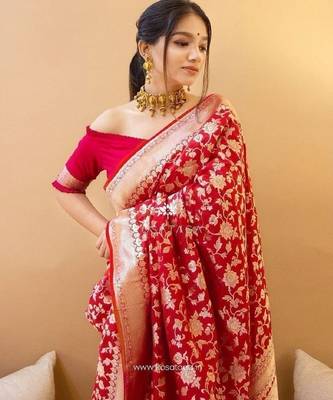 Red silk blend banarasi saree with unstitched blouse piece 2