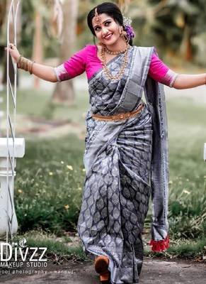 Grey silk blend banarasi saree with unstitched blouse piece 2