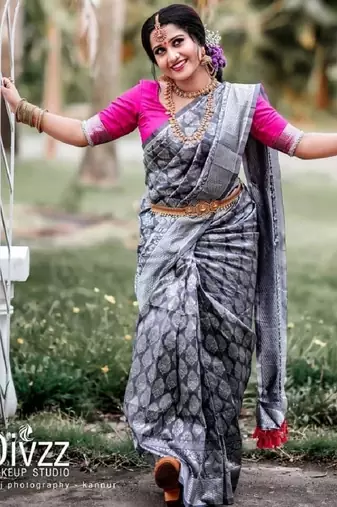 Grey silk blend banarasi saree with unstitched blouse piece